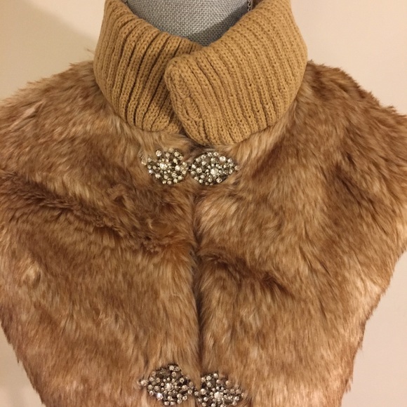 Badgley Mischka Faux Fur Vest w/Jewel Clasps 1X - Picture 7 of 8
